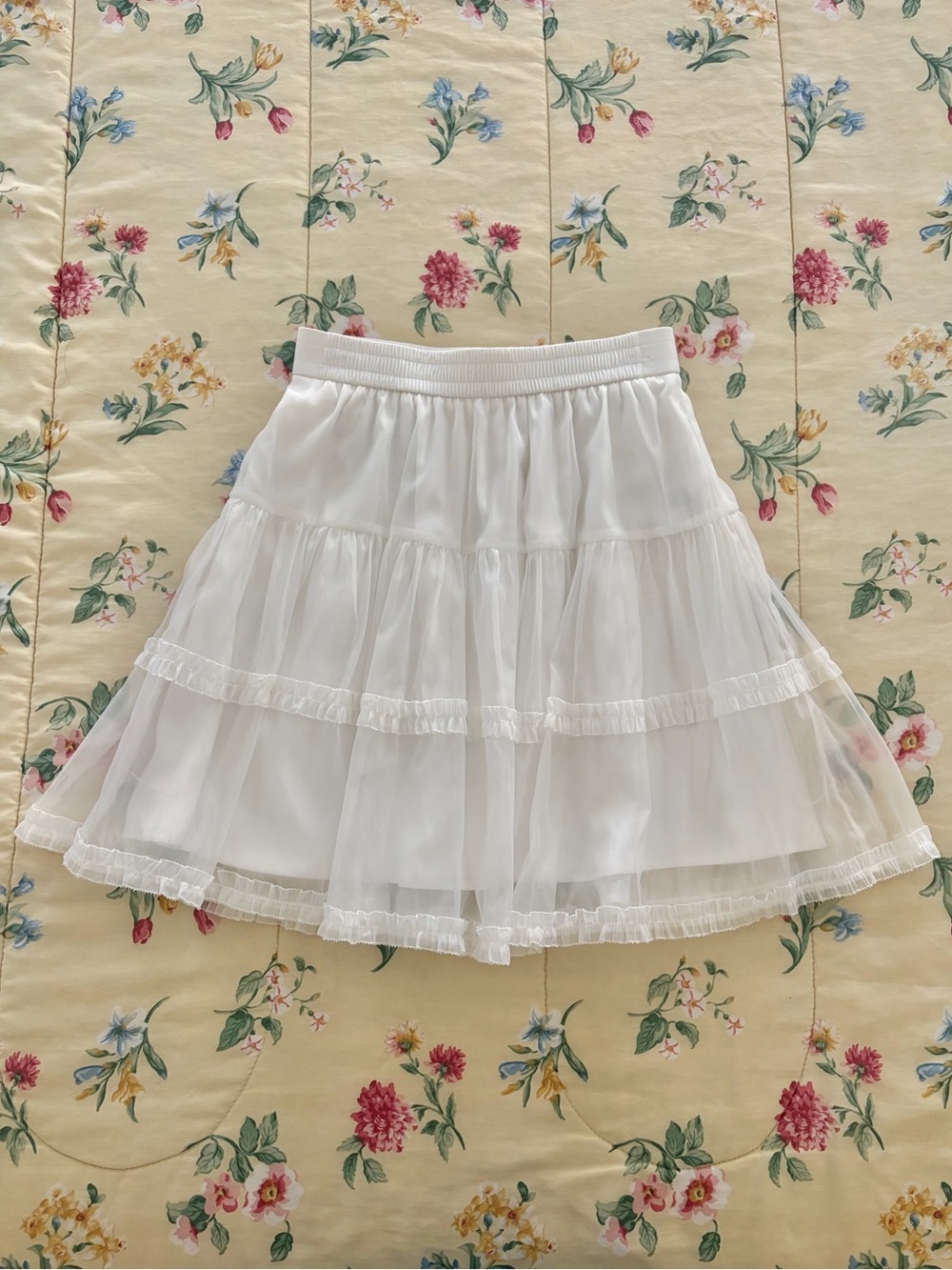 Kuose white tiered skirt with elastic waistband and ruffles size large